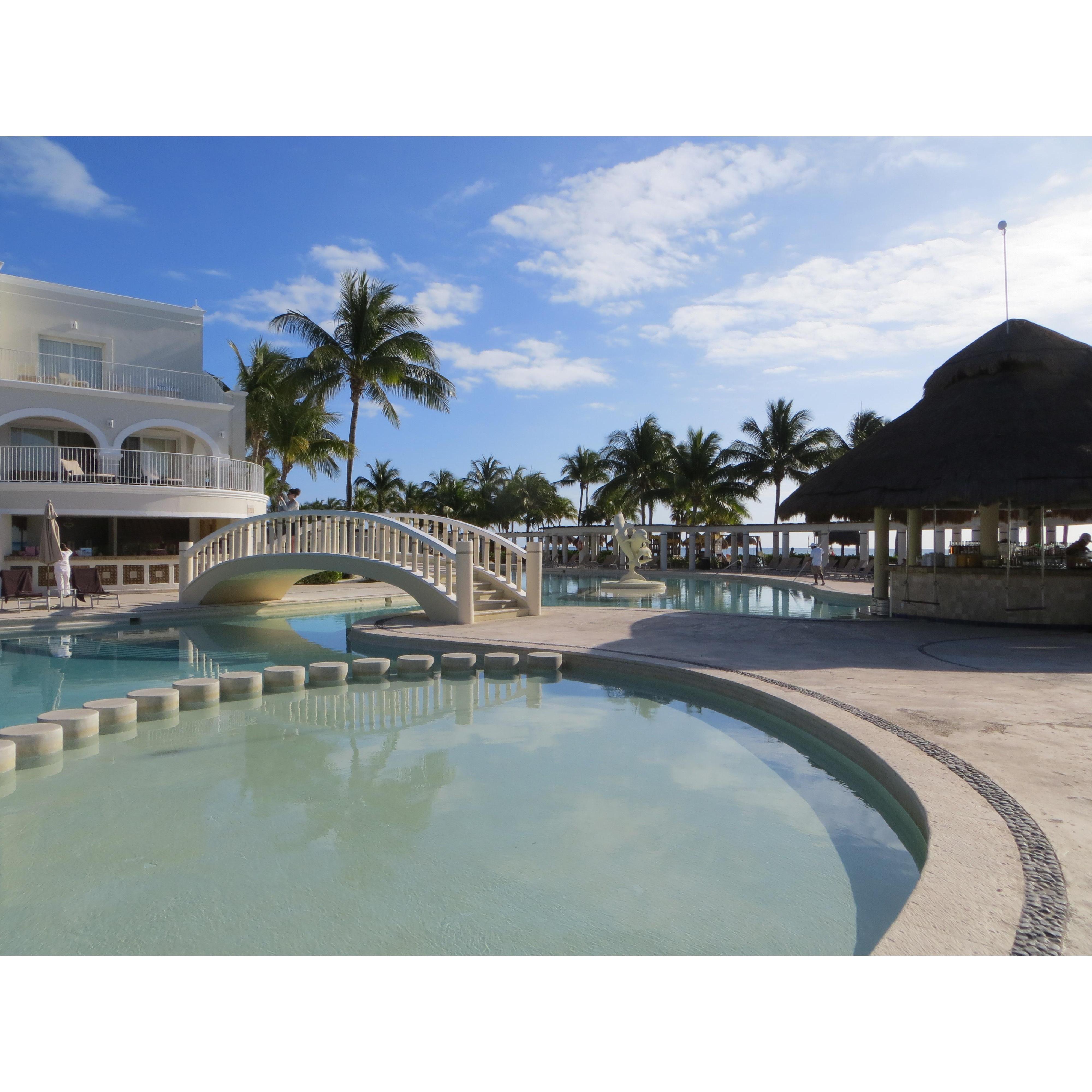 The activity pool with a pool side bar.