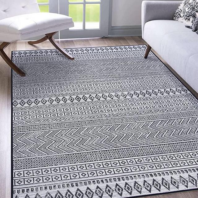 Indoor Outdoor Boho Vintage Area Rug (8'x10', Black)