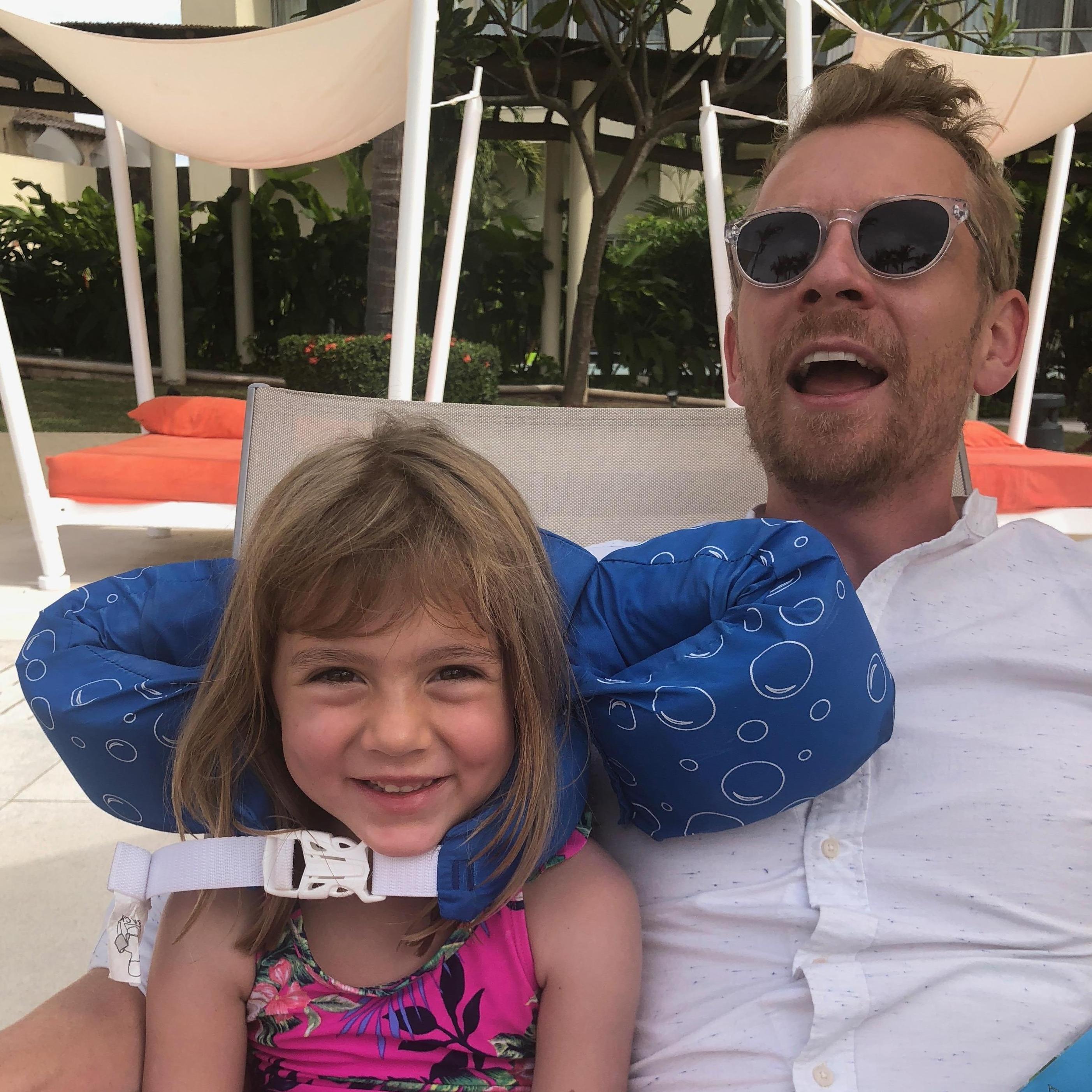 Clemens hits it off with Erin's niece on Thanksgiving family trip to Puerto Vallarta
