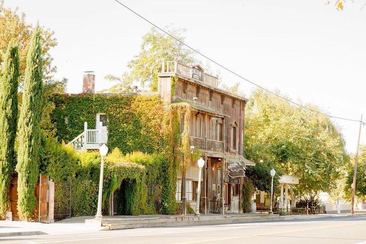 The Wedding Website of Kaitlyn Roos and Brett Vallercamp