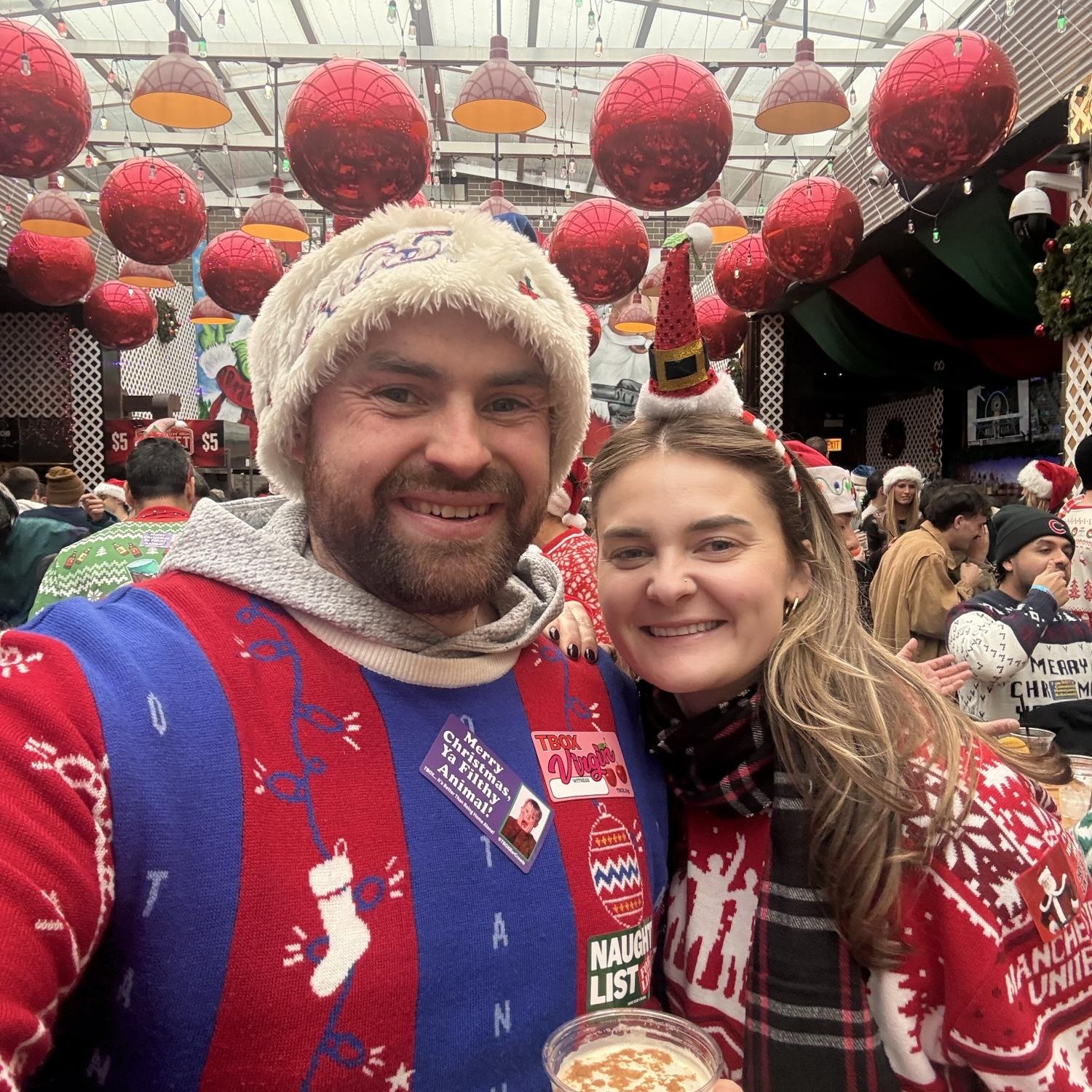 Largest holiday bar crawl in the world in Chicago! "Twelve Bars of Christmas"
