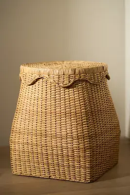 Scallop Wicker Lidded Hamper