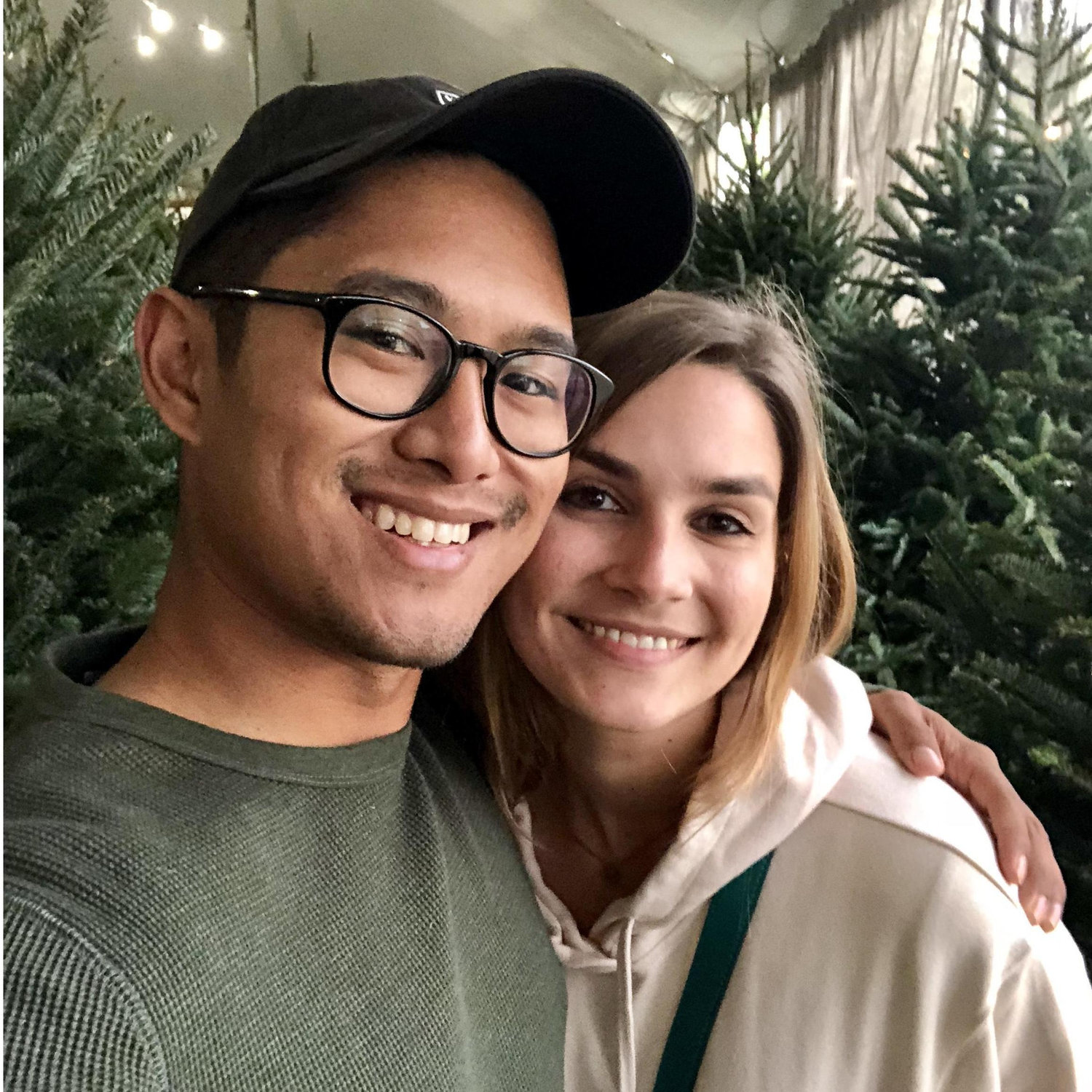 Stephanie: "I've never gone shopping for a real Christmas tree."
Ryan: "Lets take a picture."