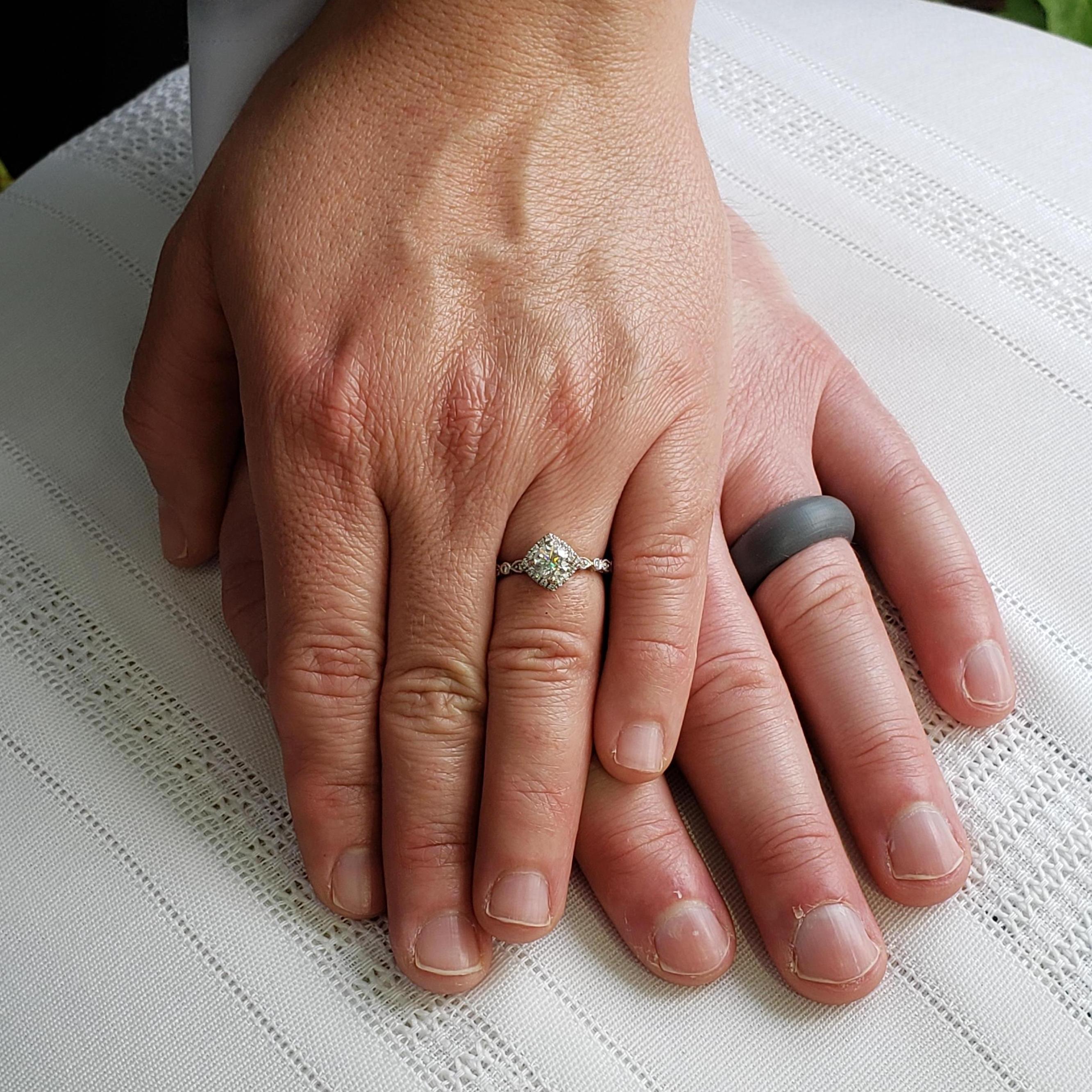 Our rings!! Yes, Dennis has a $2 ring from Walmart... /   Nuestros anillos !! Si, Dennis esta usando un anillo  de $2 de Walmart :)