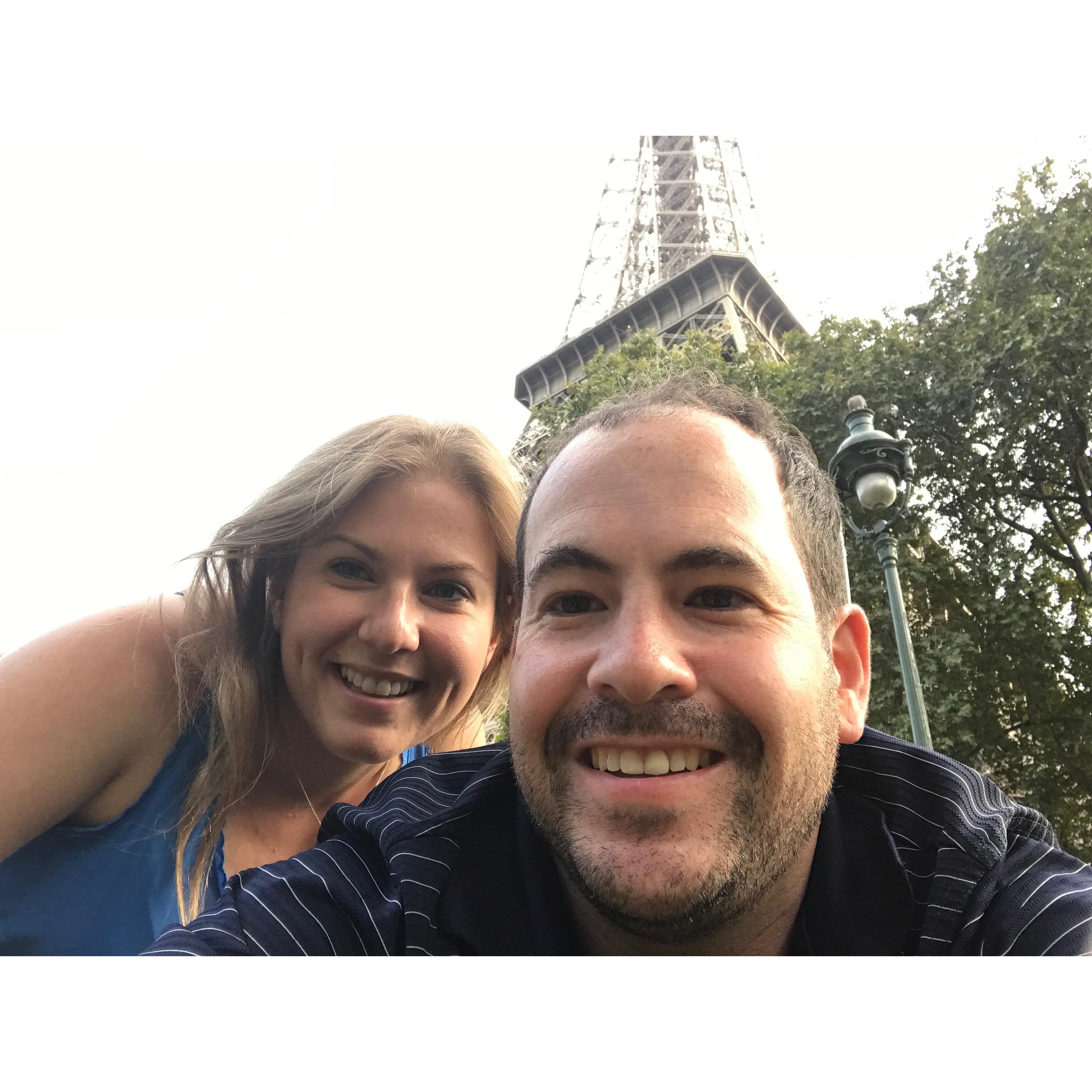A romantic picnic under the Eiffel Tower