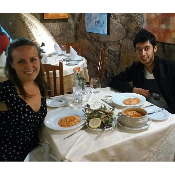 2014: We like to travel and we ❤️ to eat. These sardines in Porto, Portugal didn't know what hit 'em. // Nos gusta viajar y nos ENCANTA comer. Aquí estámos con un plato de sardinas en Porto, Portugal.