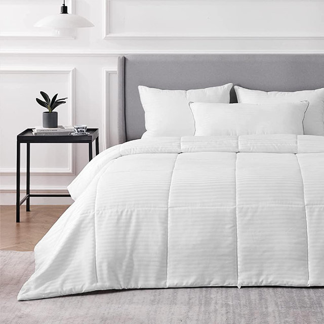 Bedsure Duvet Insert Lightweight Comforter, Quilted Cooling Duvet Insert, Ultra Soft Down Alternative Comforter with Corner Tabs (Queen, White)