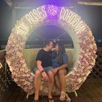 10000 Roses Cafe & More
