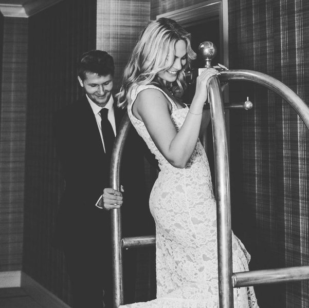 セール2個セット アンティーク 王冠と剣の紋章 ストレンジラブ Lane Sanders and Tyler McDulin's Wedding Website