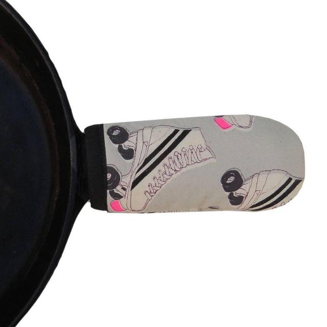 Roller Skates Cast Iron Skillet Mitt