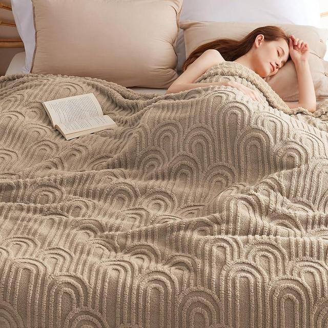 Bedsure Brown King Blanket for Bed - Super Soft Cozy Blankets for Women, Cute Large Blanket for Girls, 108x90 Inches