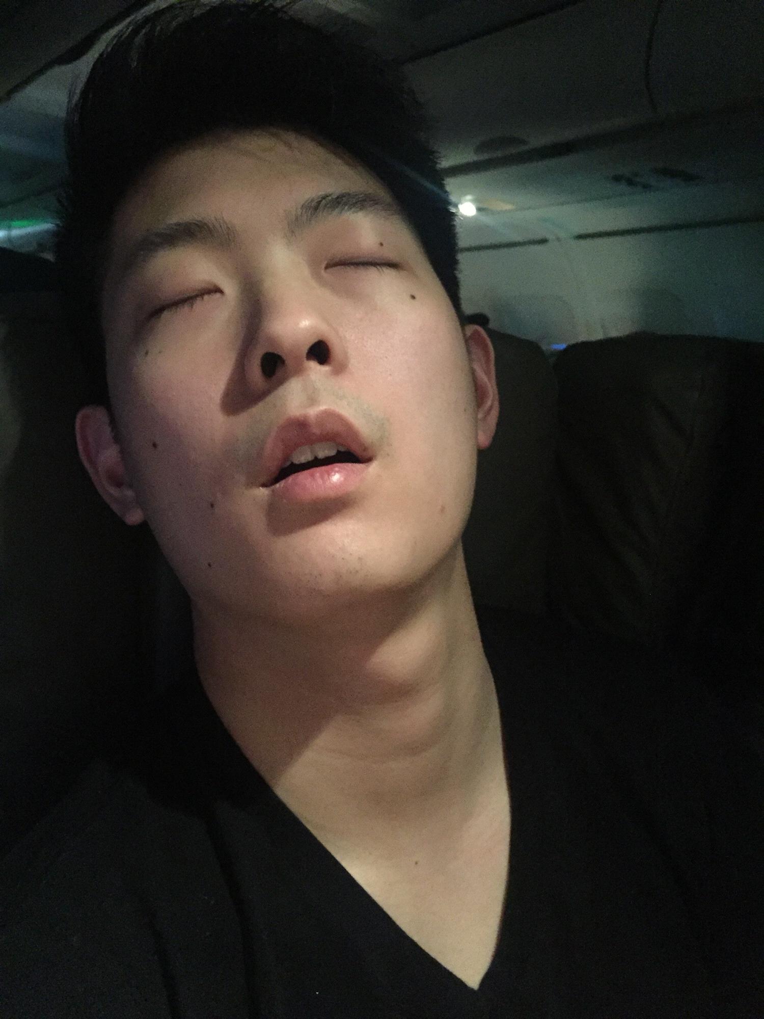 His instagram ID is “isleepforfun”