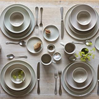 Shell Bisque 16-Piece Dinnerware Set, Service for 4