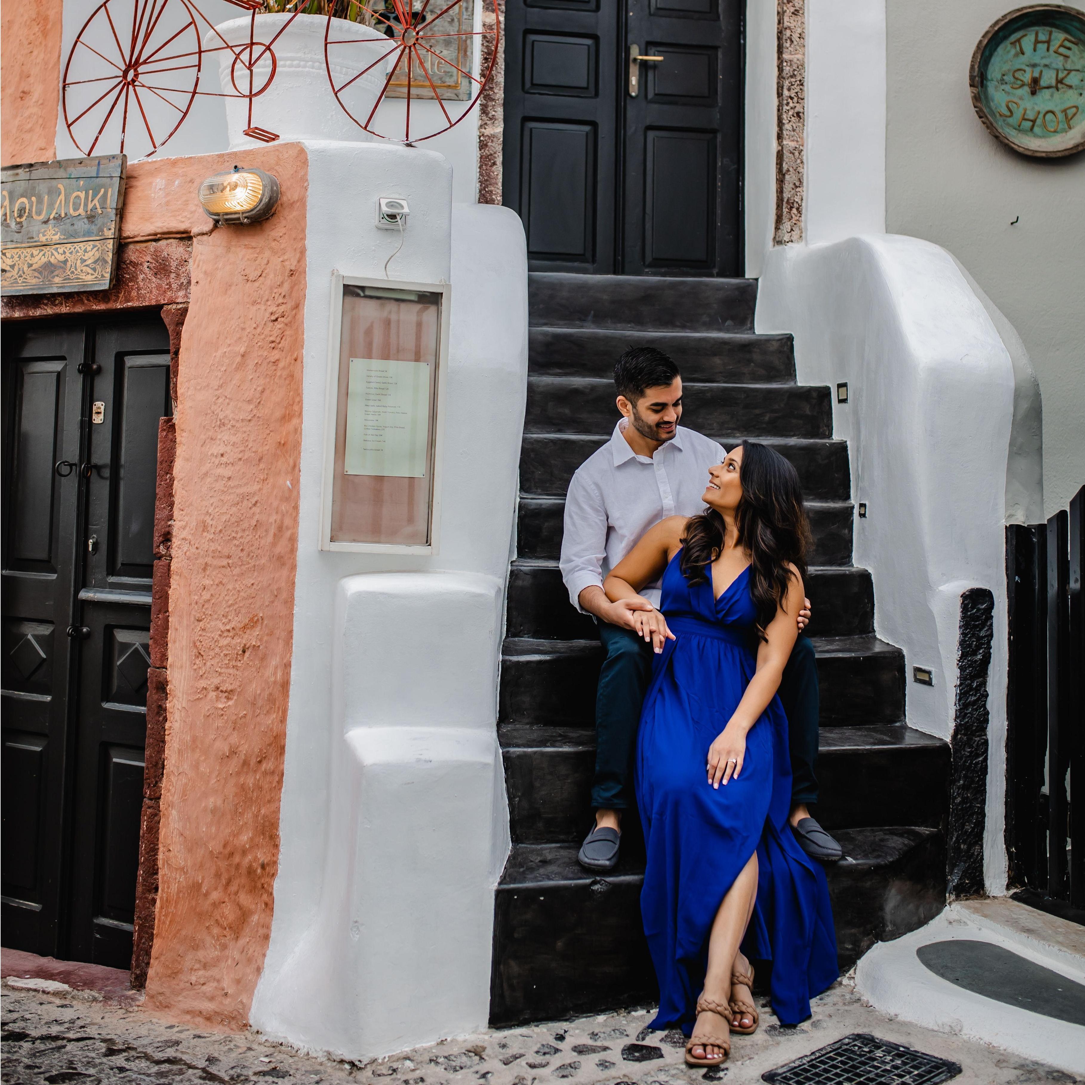 Priyanka thought Jaime would propose to her before their trip to Greece, so she had already planned a photoshoot in Oia. Poor Jaime got stuck doing 2 back to back photoshoots!