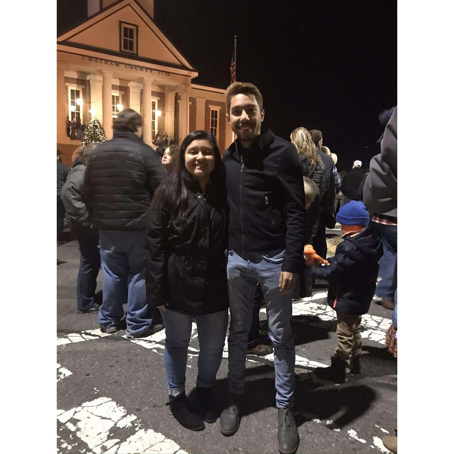 We attended our first tree lighting together. / Asistimos juntos a nuestro primer encendido del árbol.