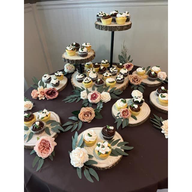 The cupcakes were delicious and beautiful!