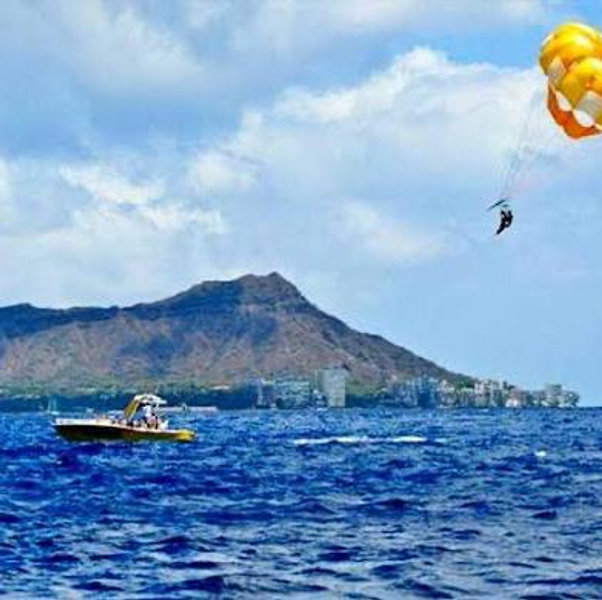 Parasailing in Waikiki
