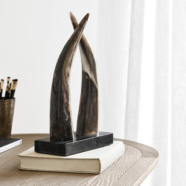 Double Horn Object