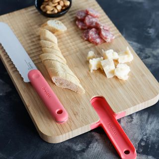 Artu Integrated Bread Knife & Chopping Board Set