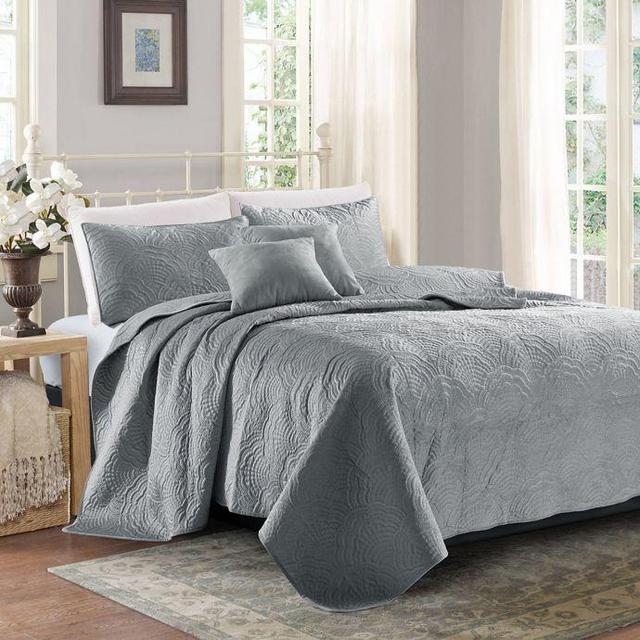 Sherry Kline Lux Embroidered King Quilt Set in Light Grey