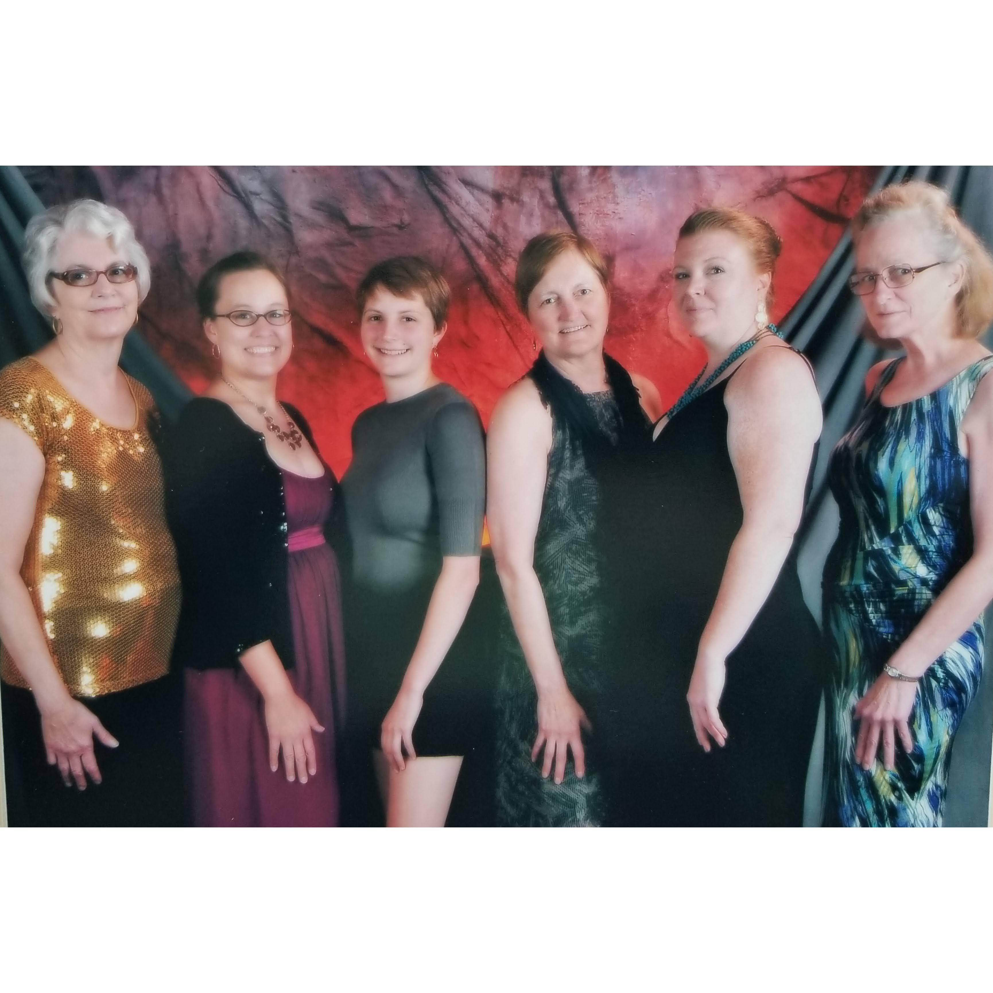 Betty (aunt), Kelli (cousin), Sam, Robbie (mom), Stephanie (cousin), Marilyn (aunt)