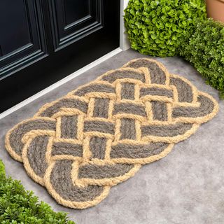 Maeve Scalloped Basketweave Coir Indoor/Outdoor Doormat