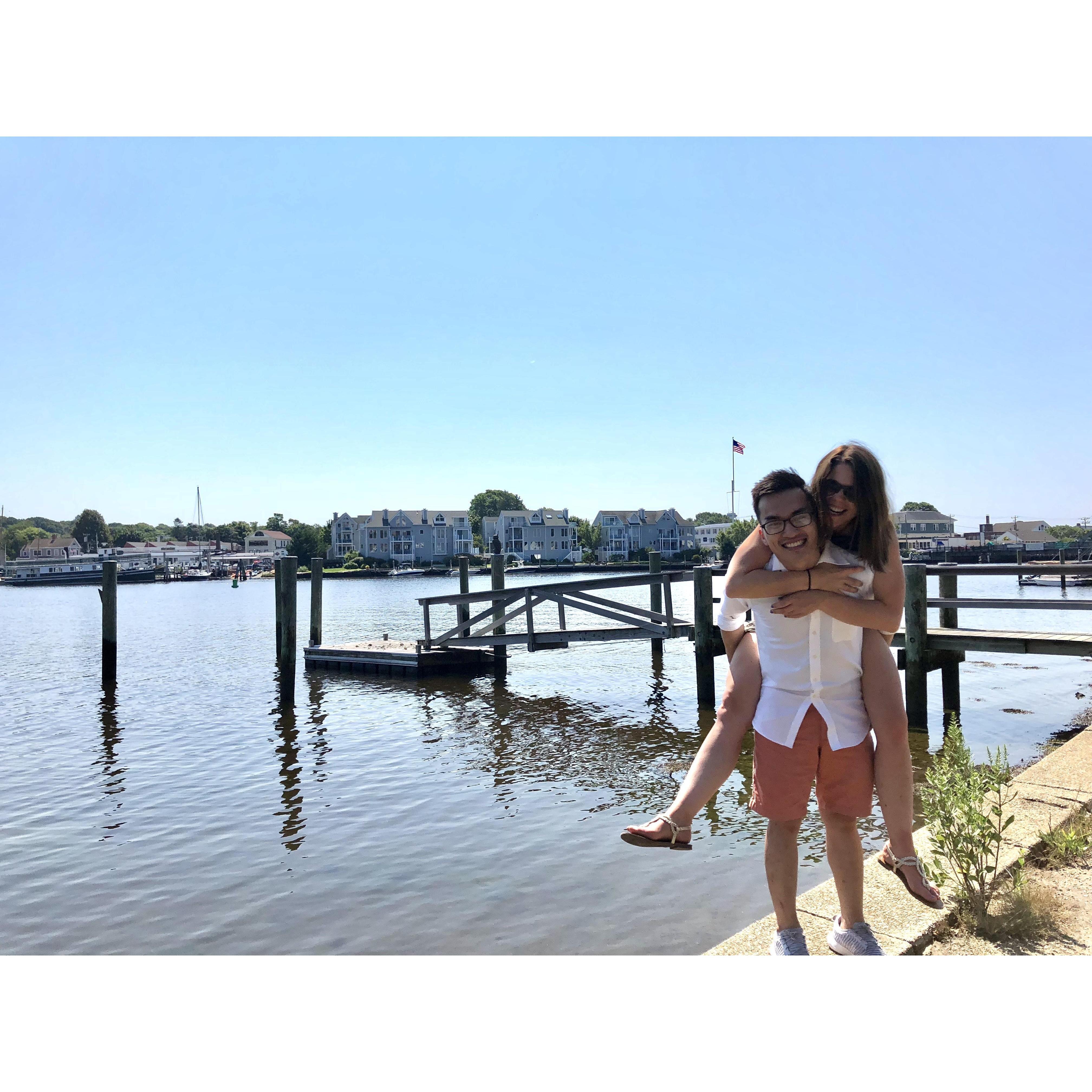 "Alright let me give you a piggy back and flex so people think I'm strong"