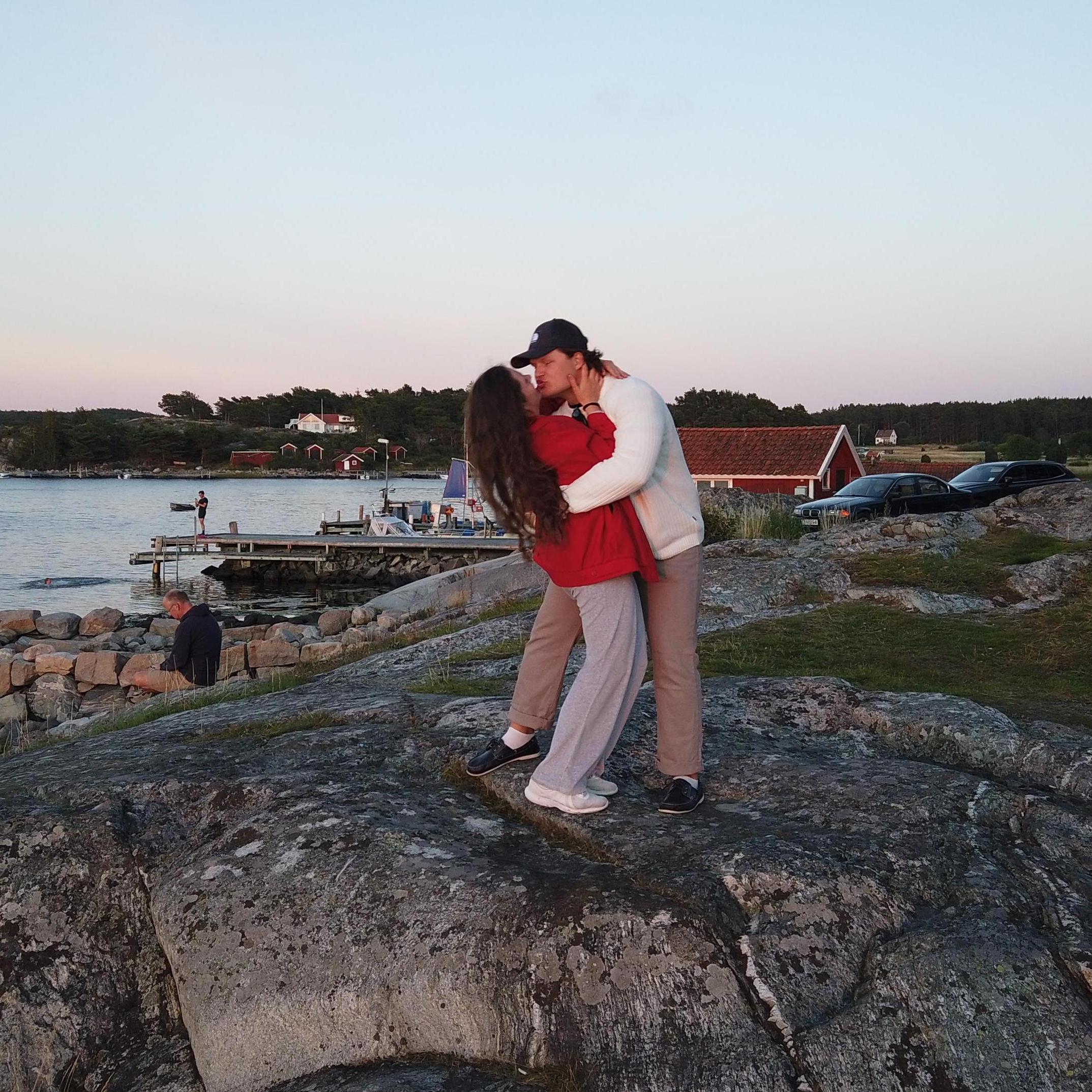 Kyssebildet ved fisker'n.
Saltö, jul 2020