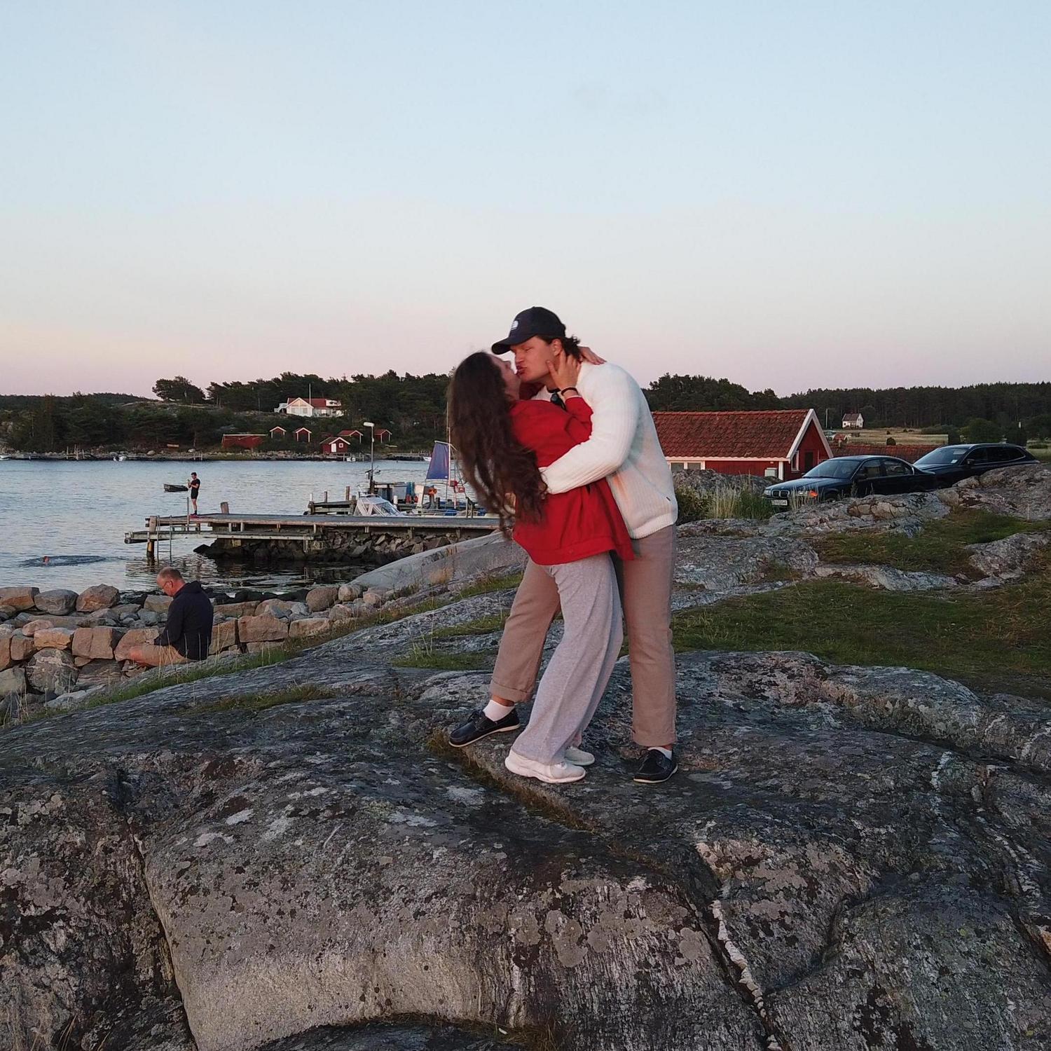 Kyssebildet ved fisker'n.
Saltö, jul 2020
