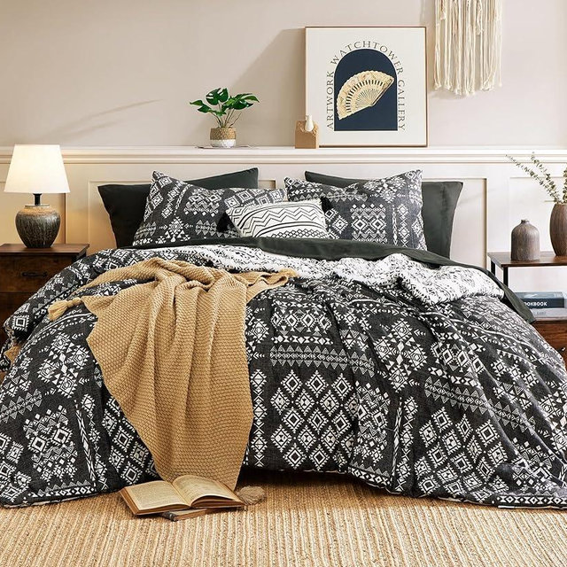 Geniospin King Size Comforter Set, Boho Bed in a Bag 7-Pieces Bedding Set, Black and White Reversible Aztec Design with Soft Microfiber, Lightweight, Warm and Breathable (King, 102x90 Inches)
