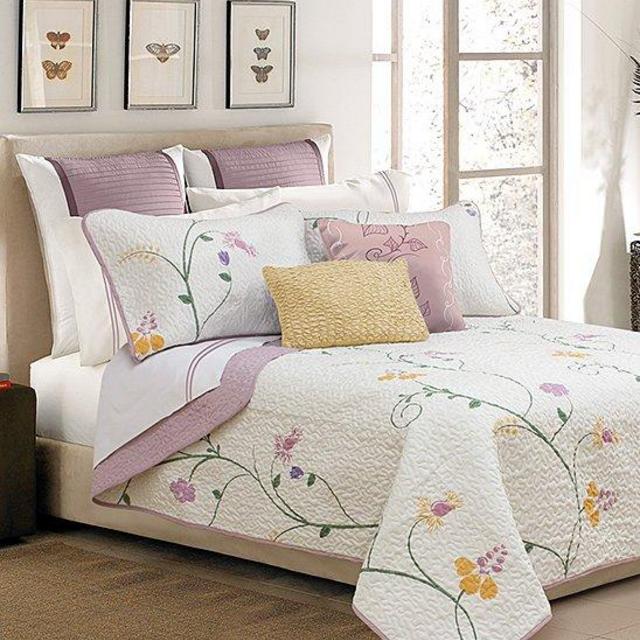 love this product Lilac & White Serenade Quilt Set