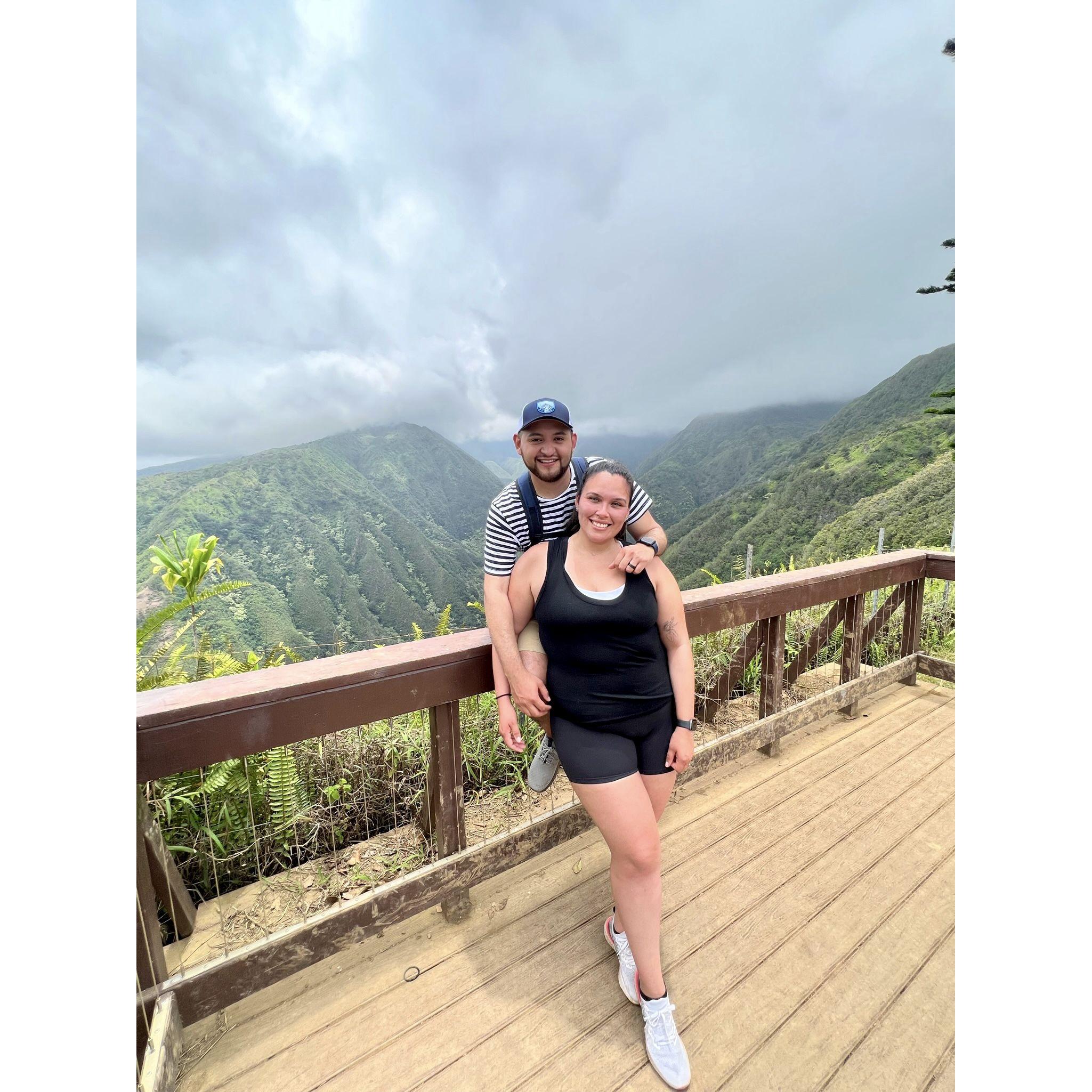 Cecilya hiked this mountain with a torn ACL
Cecilya subió esta montaña con un ligamento roto.