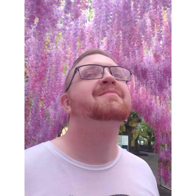 Daniel posing with the Buffalo Zoo floral backdrop.

Buffalo, Ny  2022