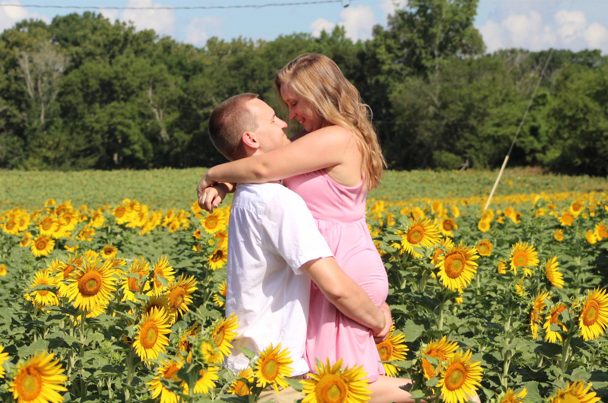 Sunflower field engagement picture 🌻