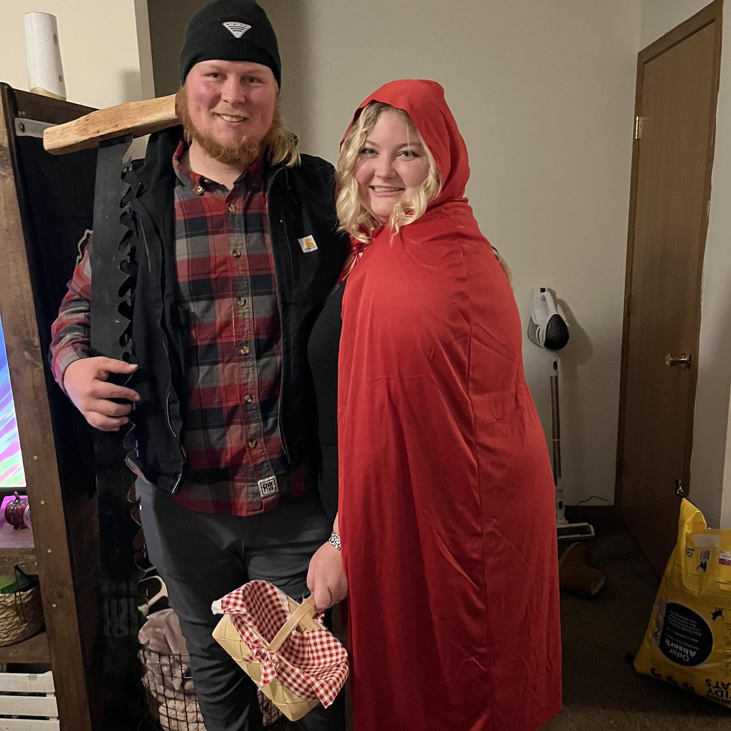 Halloween 2023 Little red riding hood and the lumberjack 🪵