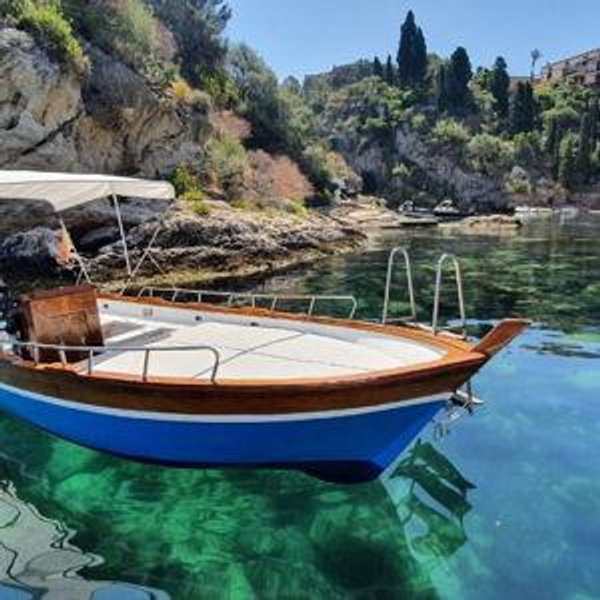 Honeymoon: Boat Rental in Puglia