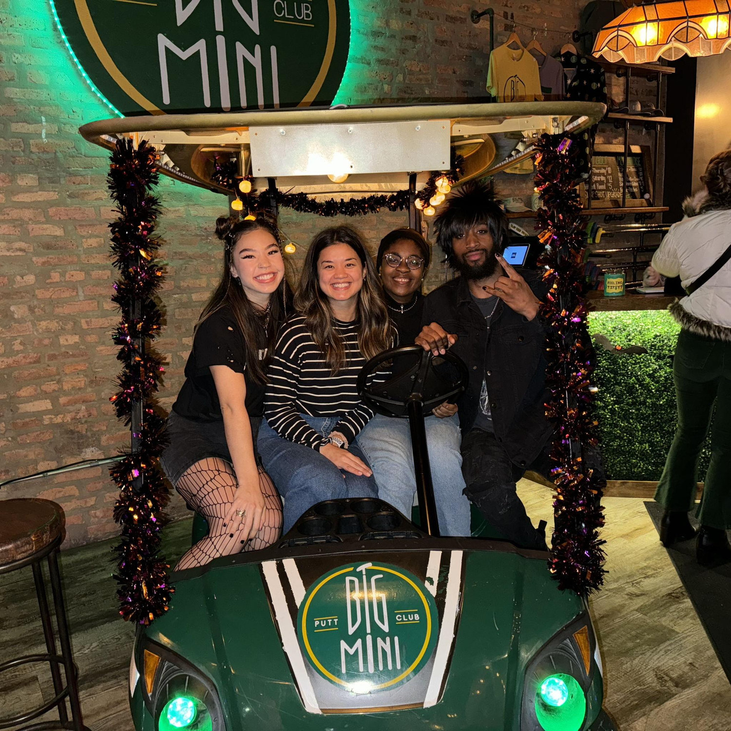 First time Elizabeth met Jacob and it was memorable 💀🎸

📍Big Mini Putt Club