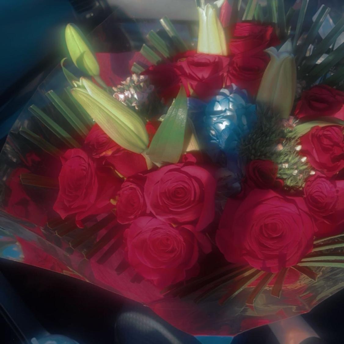the night Tyler asked Gabrielle to be his girlfriend and the first flowers he got her ❤️✨