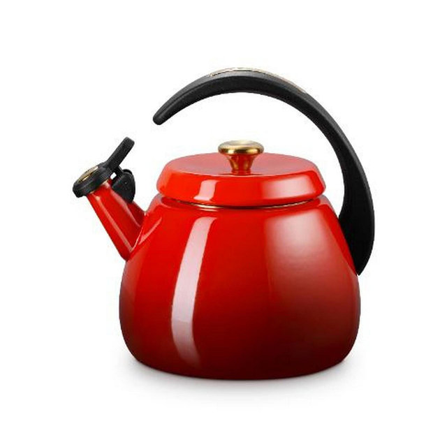 Le Creuset Enamel on Steel 2.2-Quart Signature Cloche Kettle