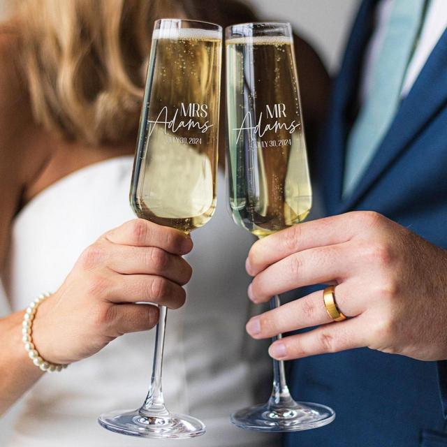 Personalized Wedding Champagne Flutes-Engraved Mr and Mrs Toasting Flutes, Wedding Champagne Glasses, Wedding Glass Set Wedding Gift 2 Glass