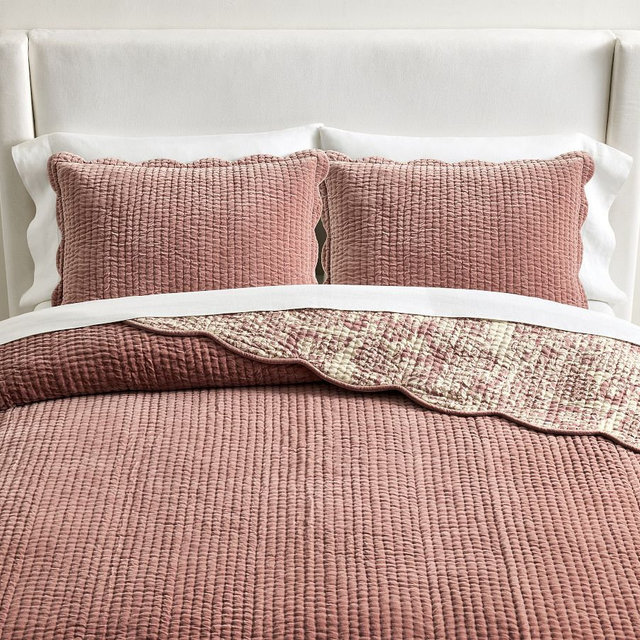 Velvet Scallop Edge Reversible Quilt, Dark Blush, King/Cal. King