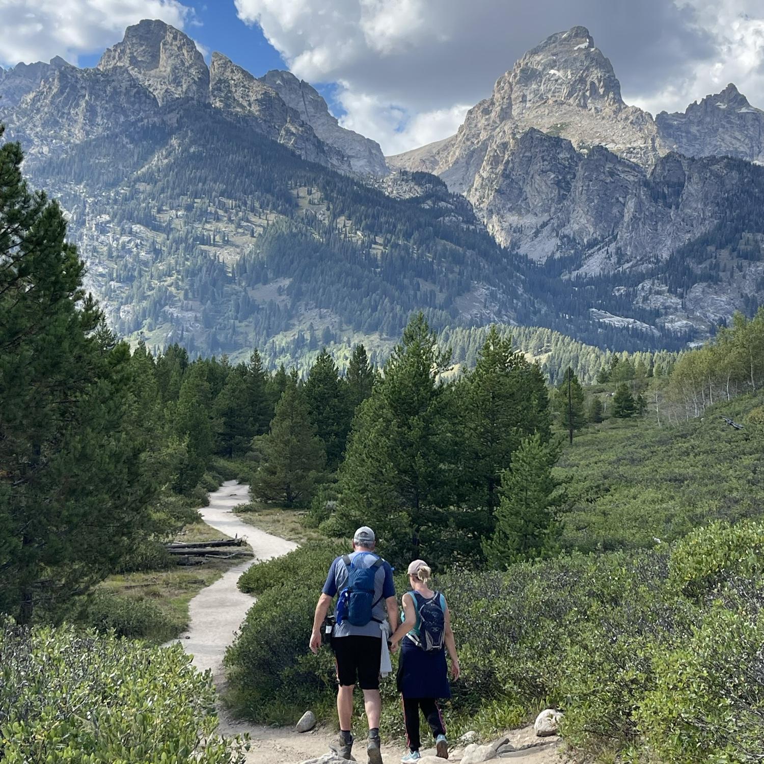 Thanks to our Stephanie for capturing this gorgeous view while hiking 🥾 the Grand Tetons National park 🏔️