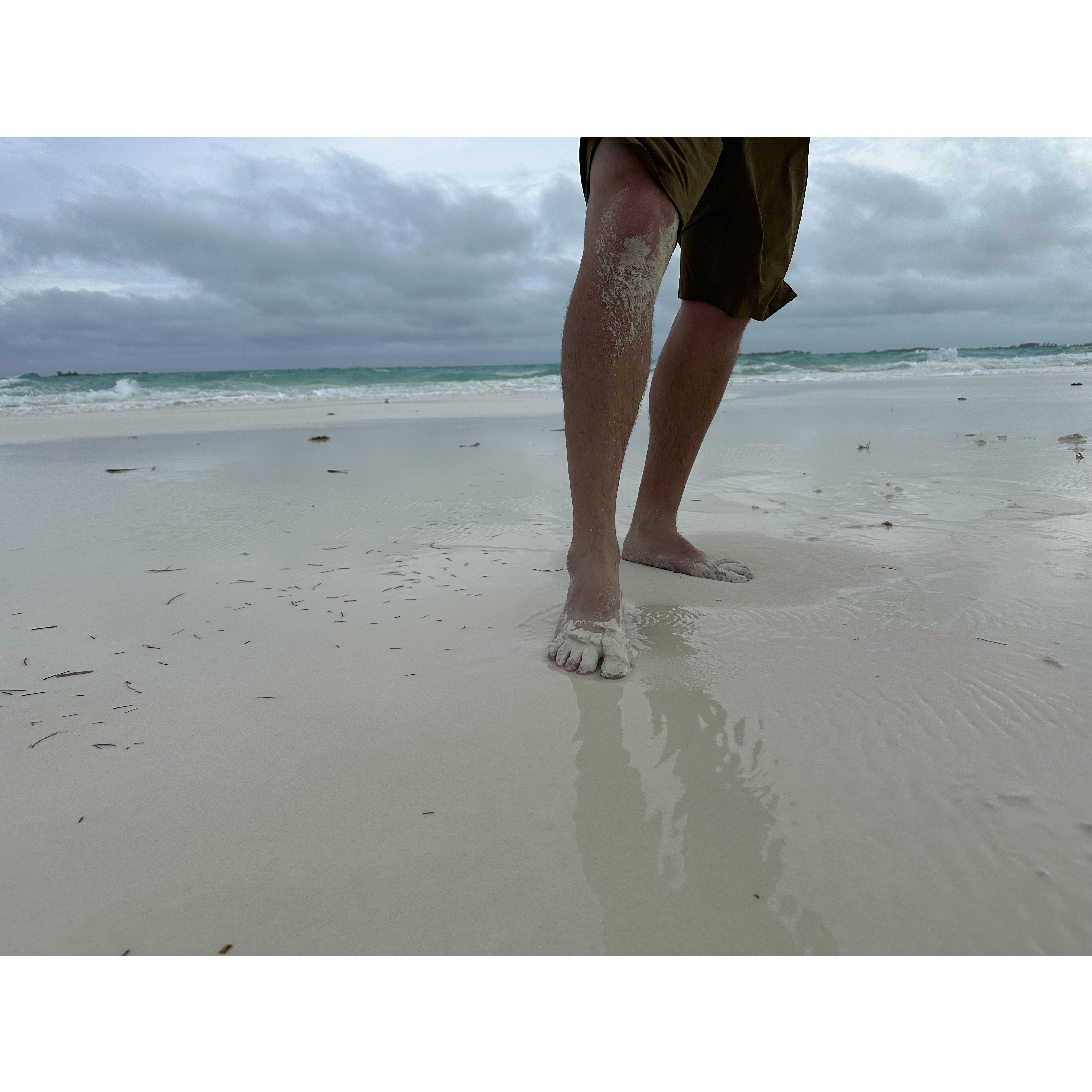 Ryan got down on one knee in the Bahamas.