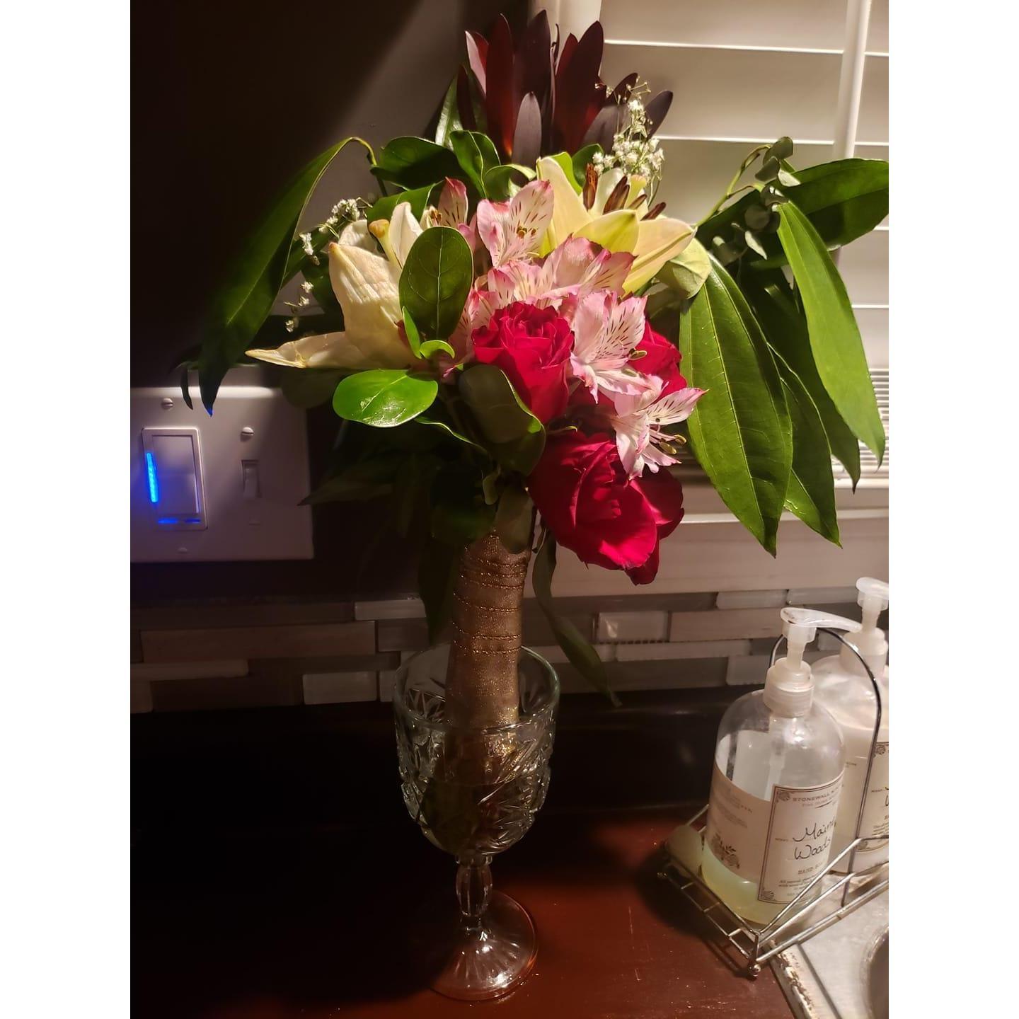 $3 bouquets from Giant Eagle and Drug Mart...not too shabby when styled by the bride's best friend and style genius Erica Nicole Strader;)