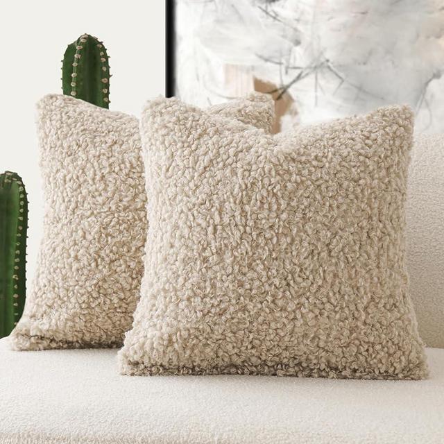 Foindtower 2 Pieces 22x22 Inch Light Khaki, Faux Fur Throw Pillow Cover Accent Sherpa Pillow Fuzzy Soft Pillowcases Sheepskin Decorative Fleece Cushion Case for Bed Couch Living Room