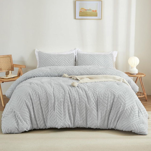 Litanika Light Grey King Size Comforter Set, 3 Pieces Tufted Boho Farmhouse Bedding Comforter Sets, Lightweight Fluffy Comforter Bed Set for All Season (104x90In Comforter and 2 Pillowcases)