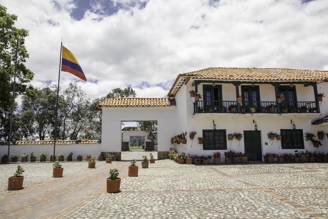 The Wedding Website of Emilia Evans and Juan Pablo Rodriguez