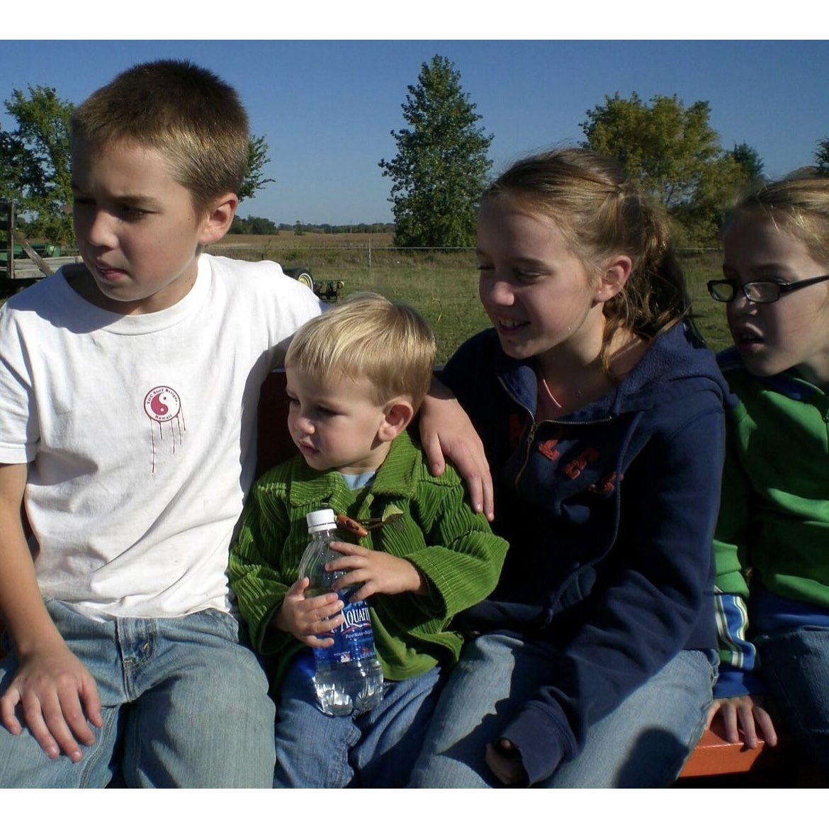Spencer, his nephew Oliver, and his younger twin sisters Sophie and Stephanie. 
