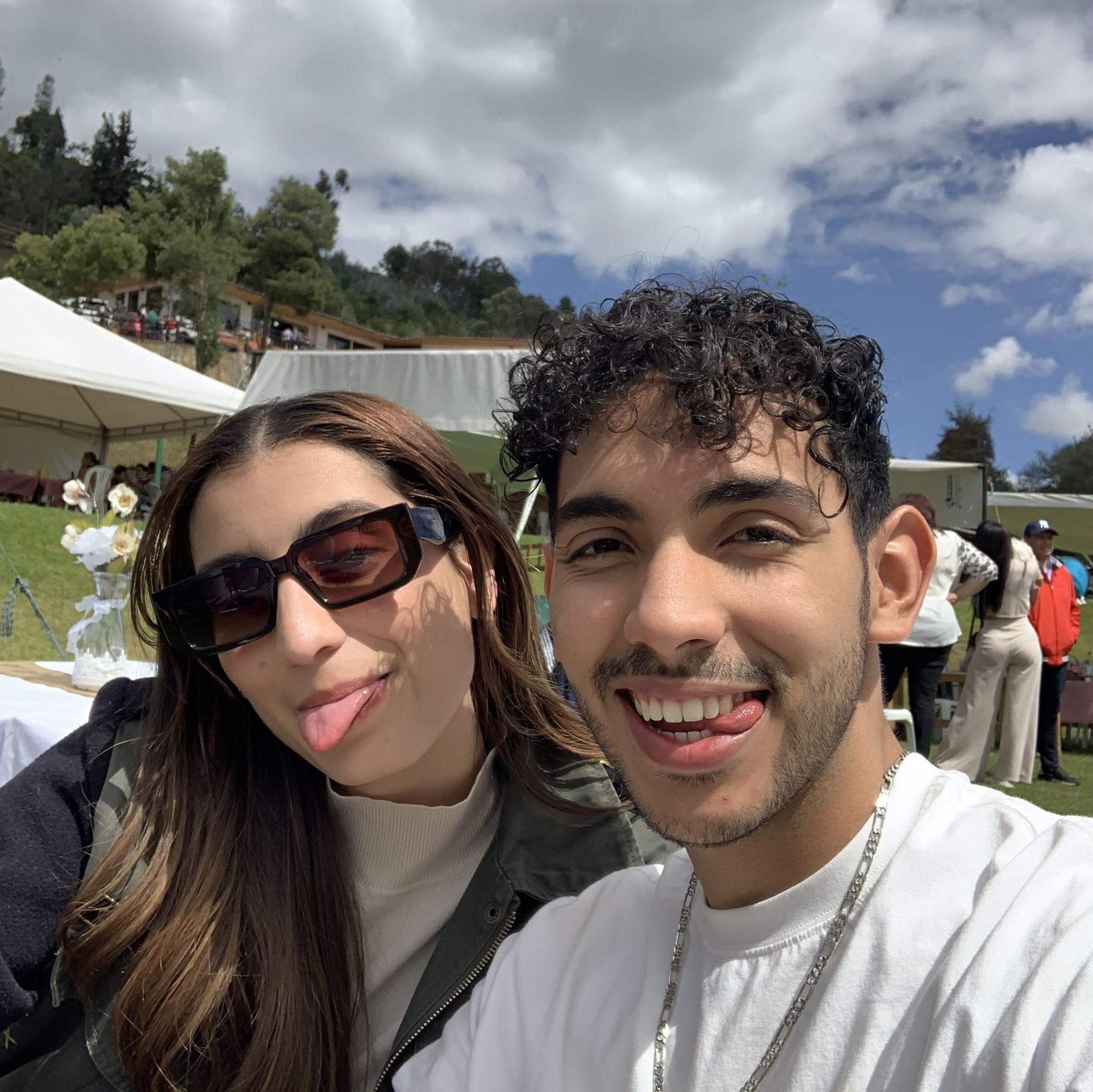 Ese día solo pensaba, wow estamos muy muy enamoradoss! Ya quiero decirle que lo amo!