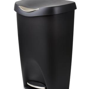 Umbra Brim Large Kitchen Trash Can with Stainless Steel Foot Pedal – Stylish and Durable 13 Gallon Step Garbage Can with Lid, Black